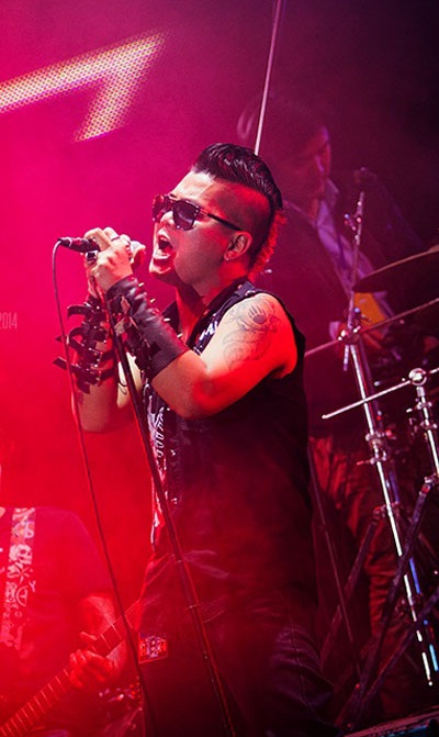 RockStorm 2013 Hà Nội: Bữa tiệc âm thanh đong đầy cảm xúc - 13 Vocal Tuấn Khanh và sự “mê hoặc” trong