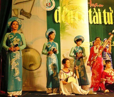 Lần đầu tiên có “Người đẹp tài năng Đờn ca tài tử” - 1 Lần đầu tiên có “Người đẹp tài năng Đờn ca tài tử”