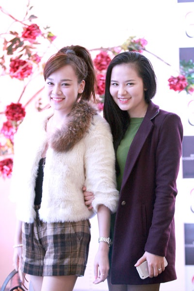 Sao Mai Hà Hoài Thu (trái)