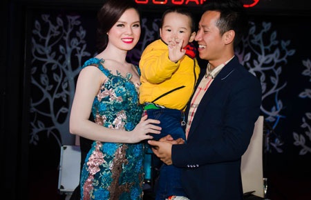 Lê Anh Dũng bế con trai đến cổ vũ mini show Thụy Miên – Quang Hào - 14 Quang Hào- Thụy Miên có nhiều khoảnh khắc đẹp trong minishow