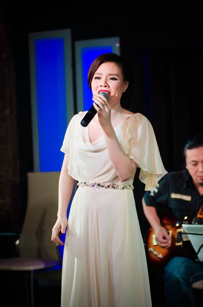 Lê Anh Dũng bế con trai đến cổ vũ mini show Thụy Miên – Quang Hào - 5 Một số hình ảnh đẹp của Quang Hào- Thụy Miên trong chương trình