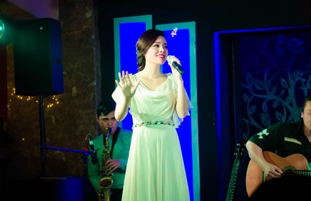 Lê Anh Dũng bế con trai đến cổ vũ mini show Thụy Miên – Quang Hào - 6 Một số hình ảnh đẹp của Quang Hào- Thụy Miên trong chương trình