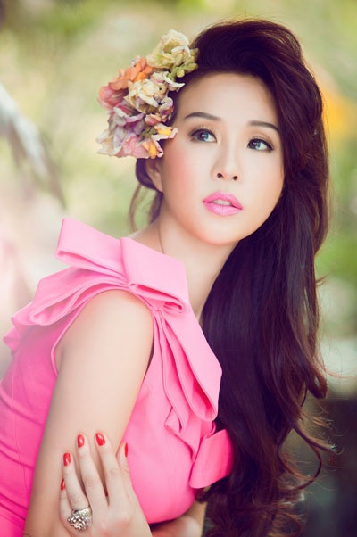 Hoa hậu Thu Hoài rực rỡ trong chùm ảnh đón xuân - 1 Hà Thanh