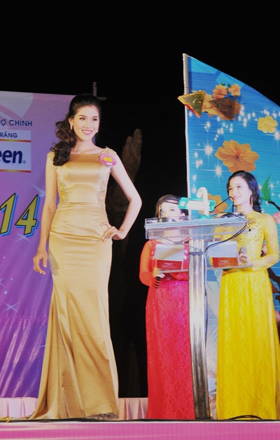 "Chân dài" xinh đẹp đăng quang Hoa khôi Bến Tre - 5 Hoa khôi Diễm My trong phần thi Trang phục dạ hội