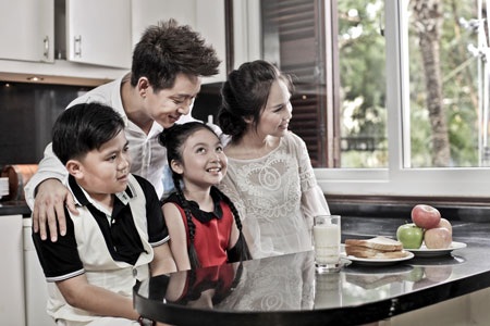 Tuấn Hưng đóng cảnh tình tứ với Hiền Thục - 3 Một số hình ảnh trong quá trình quay MV Điều quí giá nhất của Tuấn Hưng