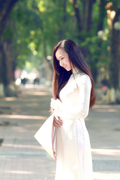 Lã Thanh Huyền đẹp tinh khôi với áo dài trắng - 1 Hà Thanh