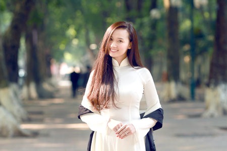 Lã Thanh Huyền đẹp tinh khôi với áo dài trắng - 2 Hà Thanh