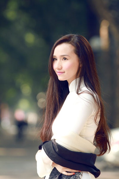 Lã Thanh Huyền đẹp tinh khôi với áo dài trắng - 3 Hà Thanh