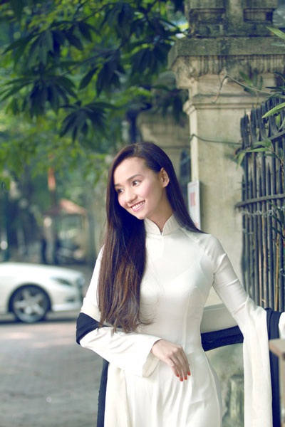 Lã Thanh Huyền đẹp tinh khôi với áo dài trắng - 6 Hà Thanh