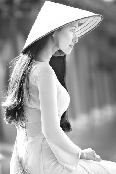 Lã Thanh Huyền đẹp tinh khôi với áo dài trắng - 9 Hà Thanh