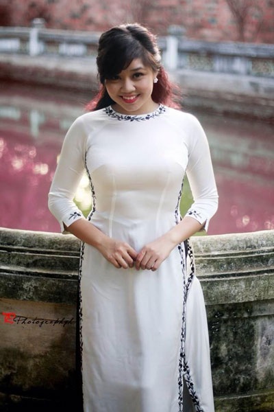 Niềm đam mê ca hát của nữ ca sỹ nhạc đỏ xinh đẹp - 3 Với Huyền Hương, được hát, được biểu diễn vẫn là niềm đam mê lớn nhất