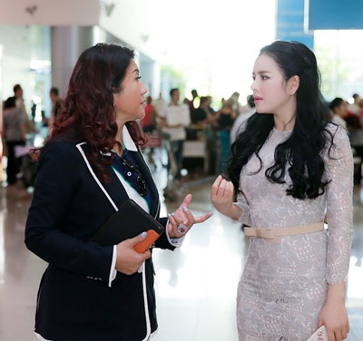 Lý Nhã Kỳ đón tiếp công chúa Thái Lan