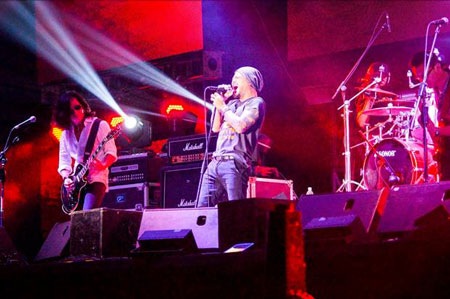  Bức Tường vẫn chứng minh được sức hút của mình với bao thế hệ rock Việt