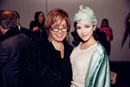 ...với nữ TBT Elle Ả rập