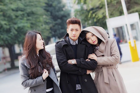 Quế Vân vướng vào chuyện tình tay ba ngang trái - 5 Hình ảnh của Quế Vân trong MV mới Có em và ai