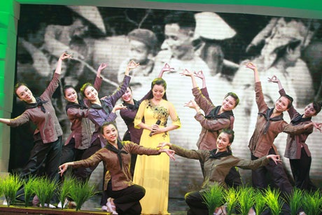 “Giai điệu tự hào” tái hiện từng lát cắt lịch sử - 3 Tân Nhàn với Bài ca năm tấn