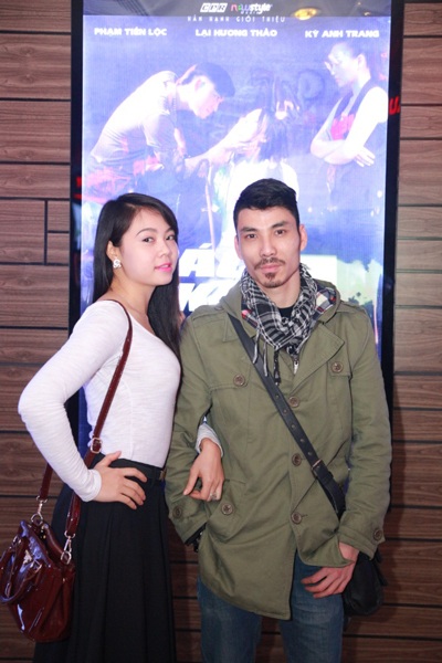 “Trùm giang hồ" Trần Nhượng tạo dáng "xì-tin" - 7 Diễn viên Minh Chi Chi và Phạm Tất Thành
