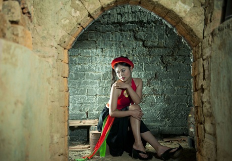 Người đẹp Kinh Bắc duyên dáng với yếm thắm, váy đào - 4 Hà Thanh