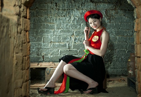 Người đẹp Kinh Bắc duyên dáng với yếm thắm, váy đào - 5 Hà Thanh