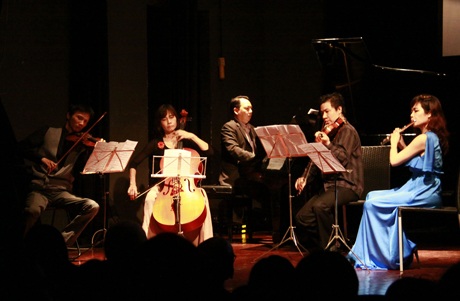 Thu Hà “Lá ngọc cành vàng” trình diễn tác phẩm của Vi Thùy Linh - 8 Trúc Diệp