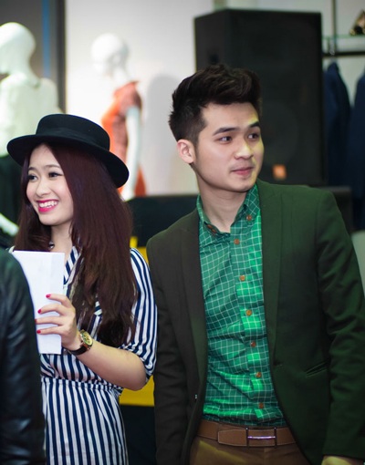 Hộ tống nữ ca sỹ là bạn trai, nam ca sỹ Sao mai Hà Anh