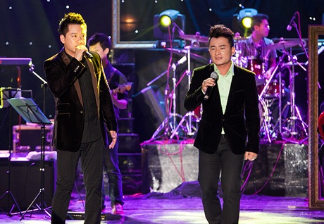 Tuấn Hưng song ca với Quang Mẫn ca khúc Vết thương tình yêu