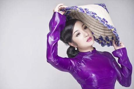 Thúy Nga duyên dáng với áo dài tím - 11 Ảnh: Quốc Huy, Tóc: Lâm Nguyễn, Áo dài, trang điểm: Việt Hùng, Đạo diễn hình ảnh: Vô Thường