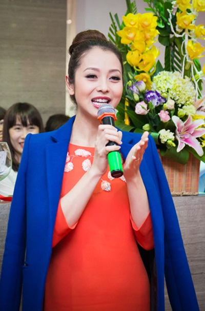 Tối ngày 6/3, Hoa hậu châu Á tại Mỹ 2006 Jennifer Phạm tham dự