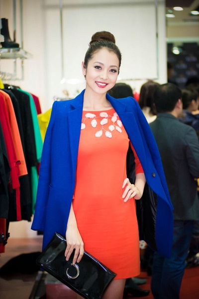 Tối ngày 6/3, Hoa hậu châu Á tại Mỹ 2006 Jennifer Phạm tham dự