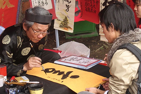 Ông đồ cho chữ tại Hội thơ năm 2013