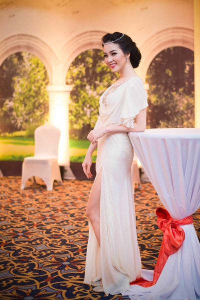 Á hậu Thụy Vân khoe vẻ đẹp kiều diễm - 1 Hà Thanh