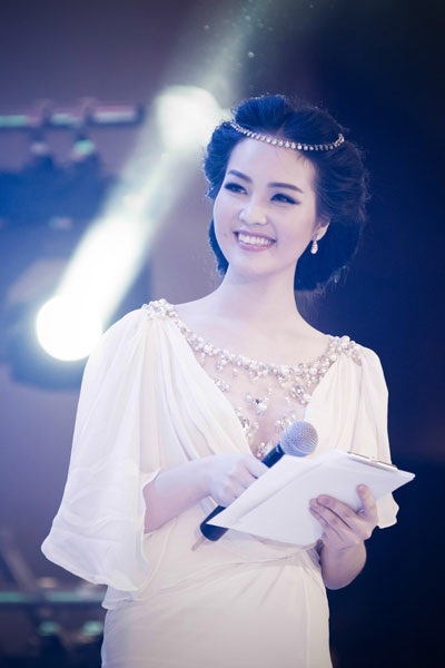 Á hậu Thụy Vân khoe vẻ đẹp kiều diễm - 5 Hà Thanh