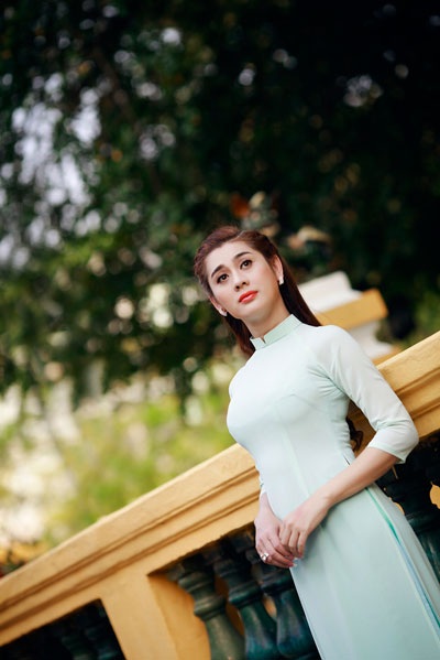 "Người đẹp chuyển giới" Lâm Chi Khanh duyên dáng với tà áo dài - 1 Hà Thanh
