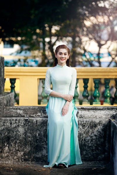 "Người đẹp chuyển giới" Lâm Chi Khanh duyên dáng với tà áo dài - 4 Hà Thanh
