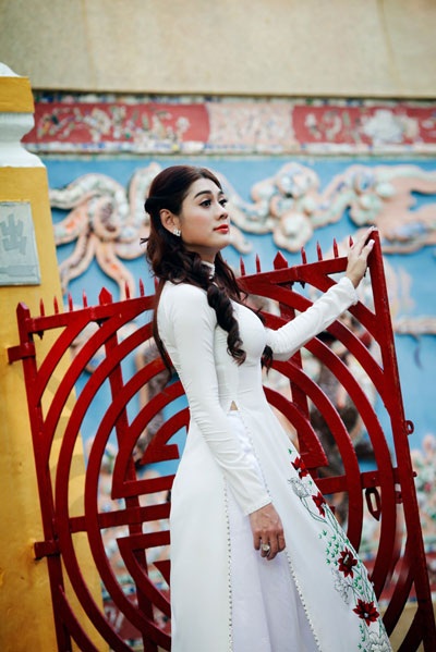 "Người đẹp chuyển giới" Lâm Chi Khanh duyên dáng với tà áo dài - 5 Hà Thanh