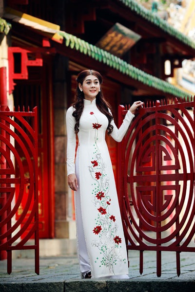 "Người đẹp chuyển giới" Lâm Chi Khanh duyên dáng với tà áo dài - 6 Hà Thanh