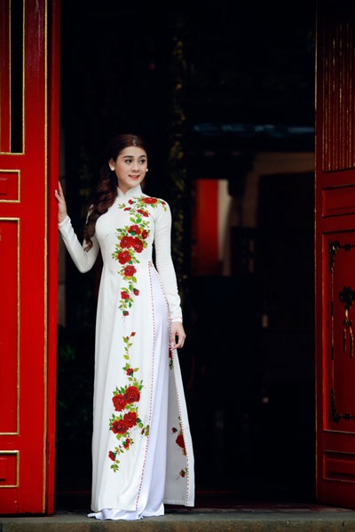 "Người đẹp chuyển giới" Lâm Chi Khanh duyên dáng với tà áo dài - 8 Hà Thanh