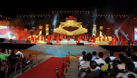 Tôi yêu Hạ Long 2014: trách nhiệm và ý thức đóng góp cho cộng đồng - 3 Một số hình ảnh trong
chương trình “Tôi yêu Hạ Long” 2013