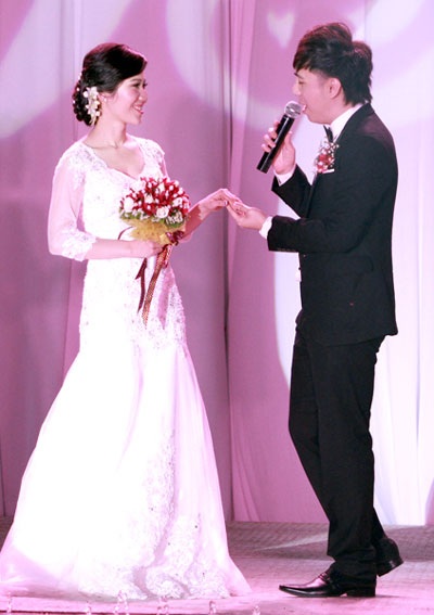 Minh Vương tổ chức lễ cưới lãng mạn với bạn gái lâu năm - 5 Minh Vương khiến cô dâu vô cùng cảm động trong ngày cưới