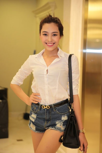 Ngắm vóc dáng thon gọi của “gái hai con” siêu mẫu Hạ Vy - 11 Một số người mẫu trẻ tham dự chương trình như