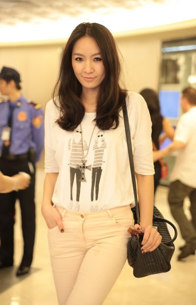 Ngắm vóc dáng thon gọi của “gái hai con” siêu mẫu Hạ Vy - 12 Bích Ngọc