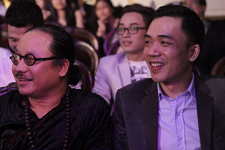 Đỗ Bảo: Giải Cống hiến đến như một giấc mơ - 2 Đỗ Bảo và nghệ sỹ Trần Mạnh Tuấn trước khi lên nhận giải