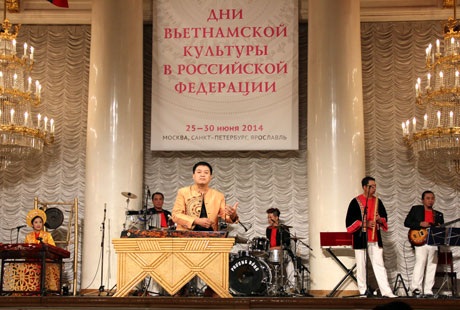 NSƯT Xuân Bình độc tấu đàn bầu