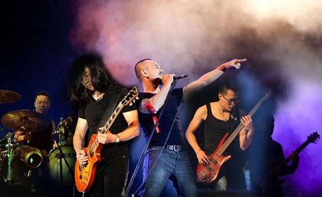 Rock Concert lần đầu tiên ra mắt khán giả Hà Nội - 1 Ban nhạc Bức Tường tái xuất trong Rock Concert 2014 với chủ đề Chiến hạm
