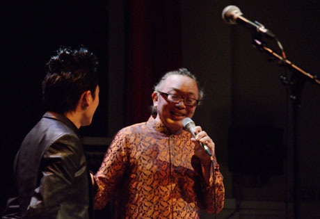 Tùng Dương: “Tôi chưa phải diễn ở sân khấu chuồng gà” - 2 Tùng Dương đã có chương trình Độc đạo thành công tại Pháp