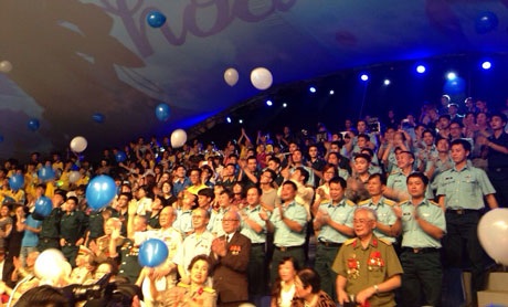 Gặp lại đạo diễn phim “Điện Biên Phủ- Cuộc chiến giữa hổ và voi” - 7 Những cựu chiến binh cùng ca lên bản giao hưởng hòa bình Qua miền Tây Bắc