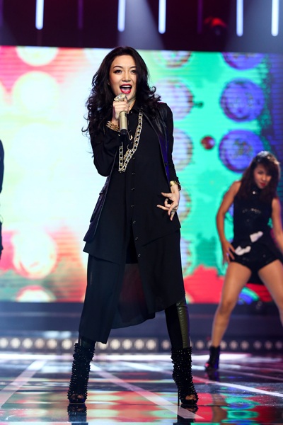 Phạm Thu Hà thể hiện sức hút tại Tuyệt đỉnh tranh tài - 4 Phạm Thu Hà, Trang Nhung và Đức Tuấn trong một ca khúc Rock I love Rock and Roll