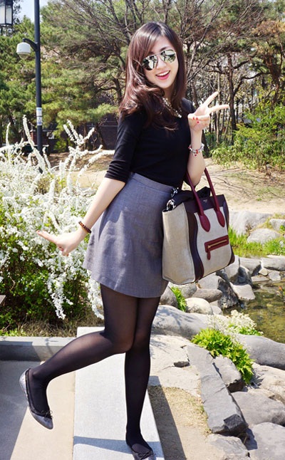 Á hậu Tú Anh rạng rỡ ngắm hoa anh đào tại Hàn Quốc