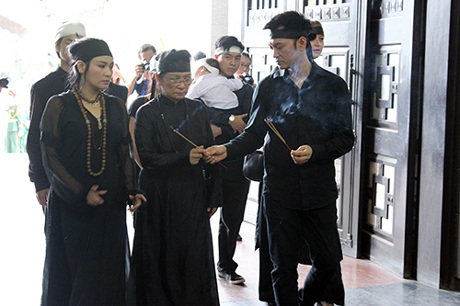 Tiếc thương tiễn đưa nhạc sỹ Thuận Yến về nơi an nghỉ cuối cùng - 2 Người thân