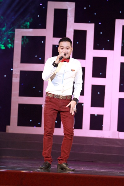 Hoài Linh "quậy tưng" trong liveshow "Ông ngoại - bà nội" - 1 Nam ca sĩ Khánh Bình